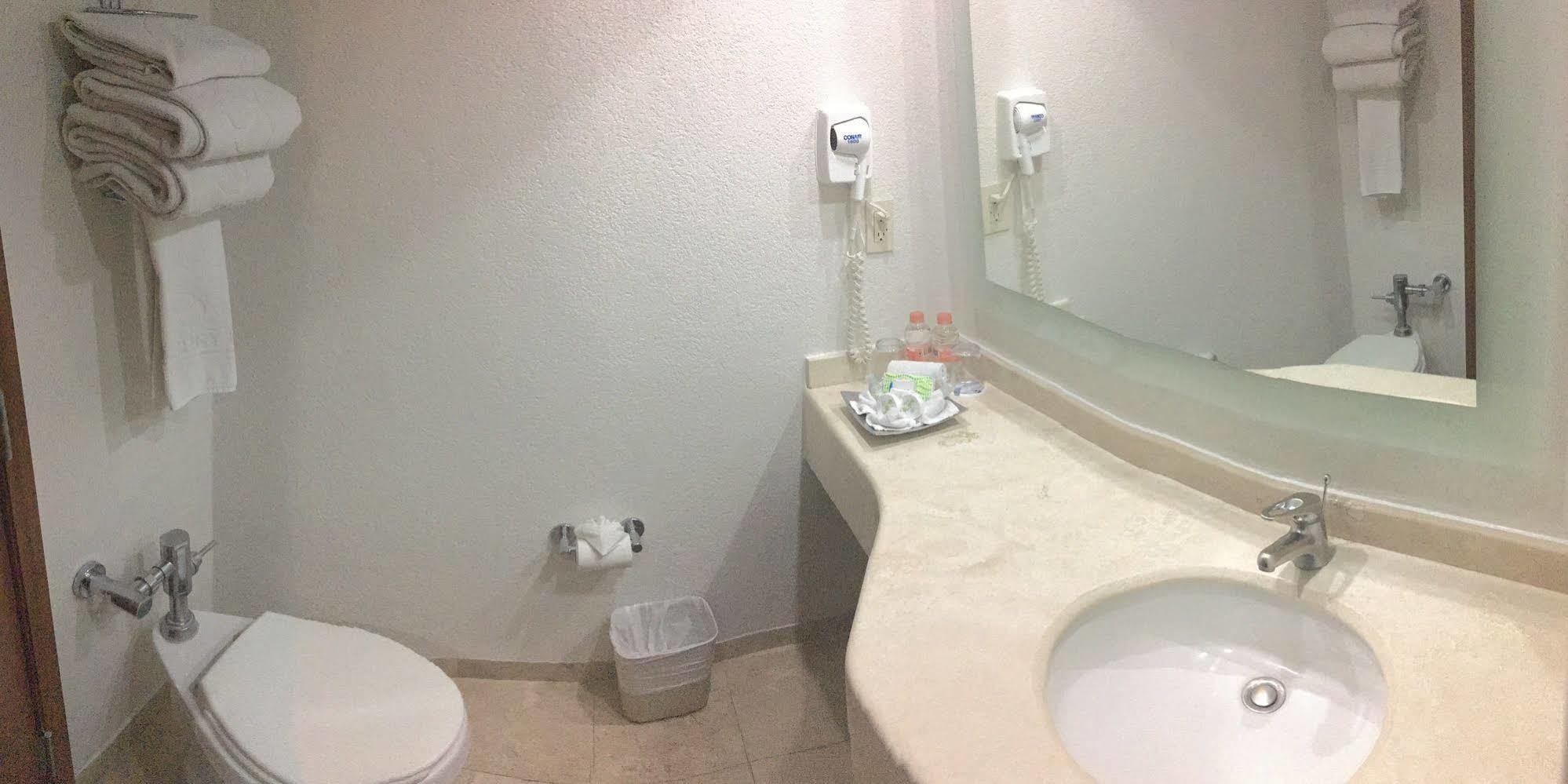 Hotel Mercury Inn كويريتارو المظهر الخارجي الصورة